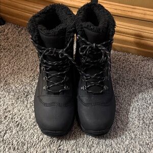 Men’s Black Winter Boots 🥾 size 8